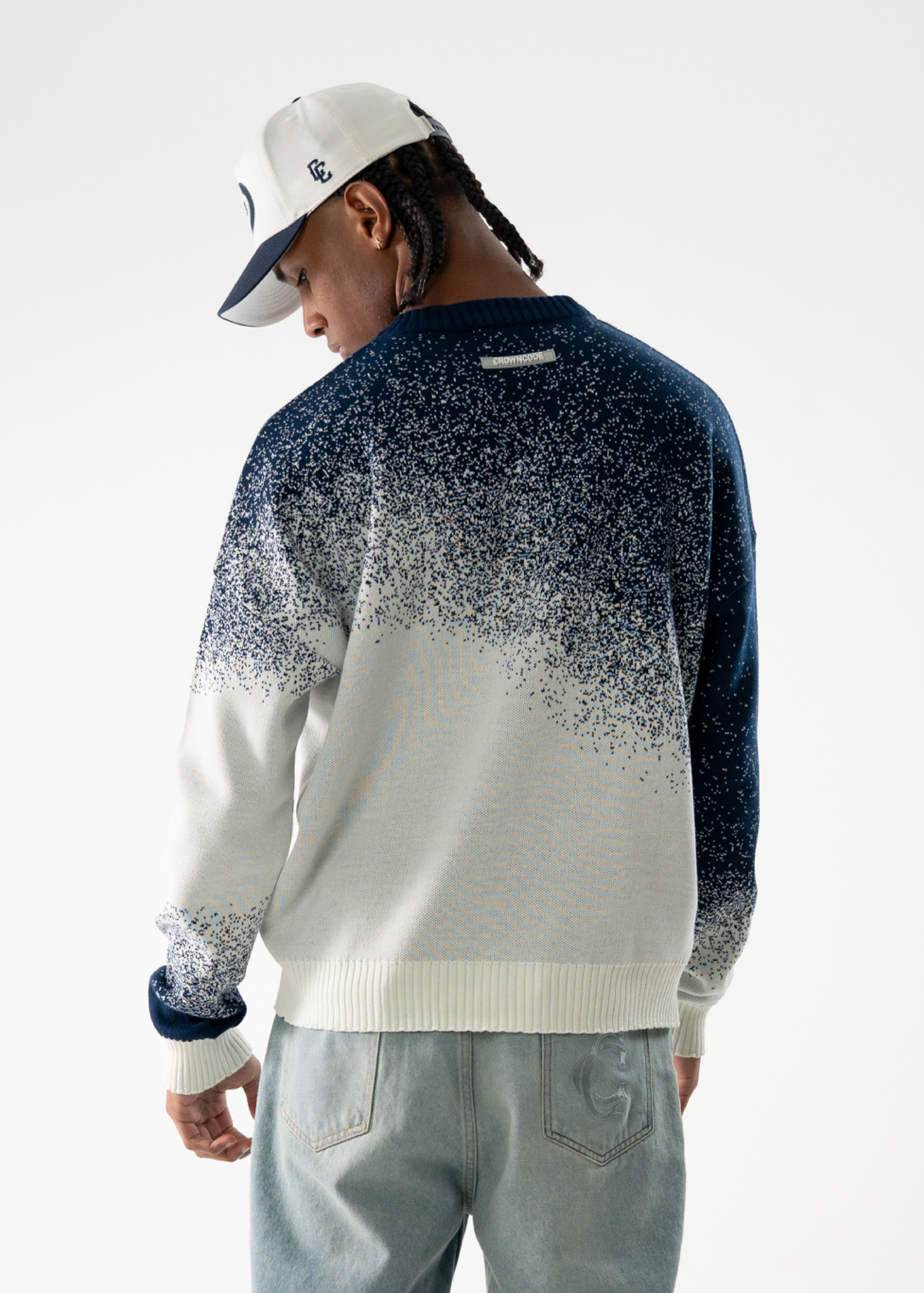 GRADIENT KNITWEAR SWEATER - AZUL OSCURO Y BLANCO