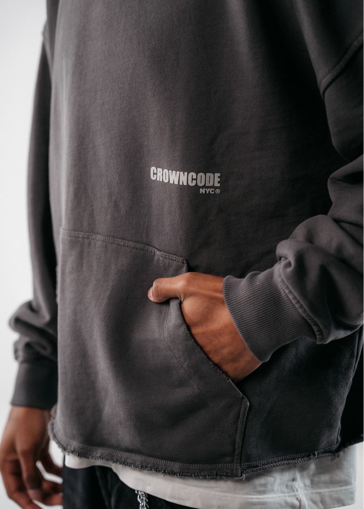 HOODIE DISTRESSED - GRIS OSCURO