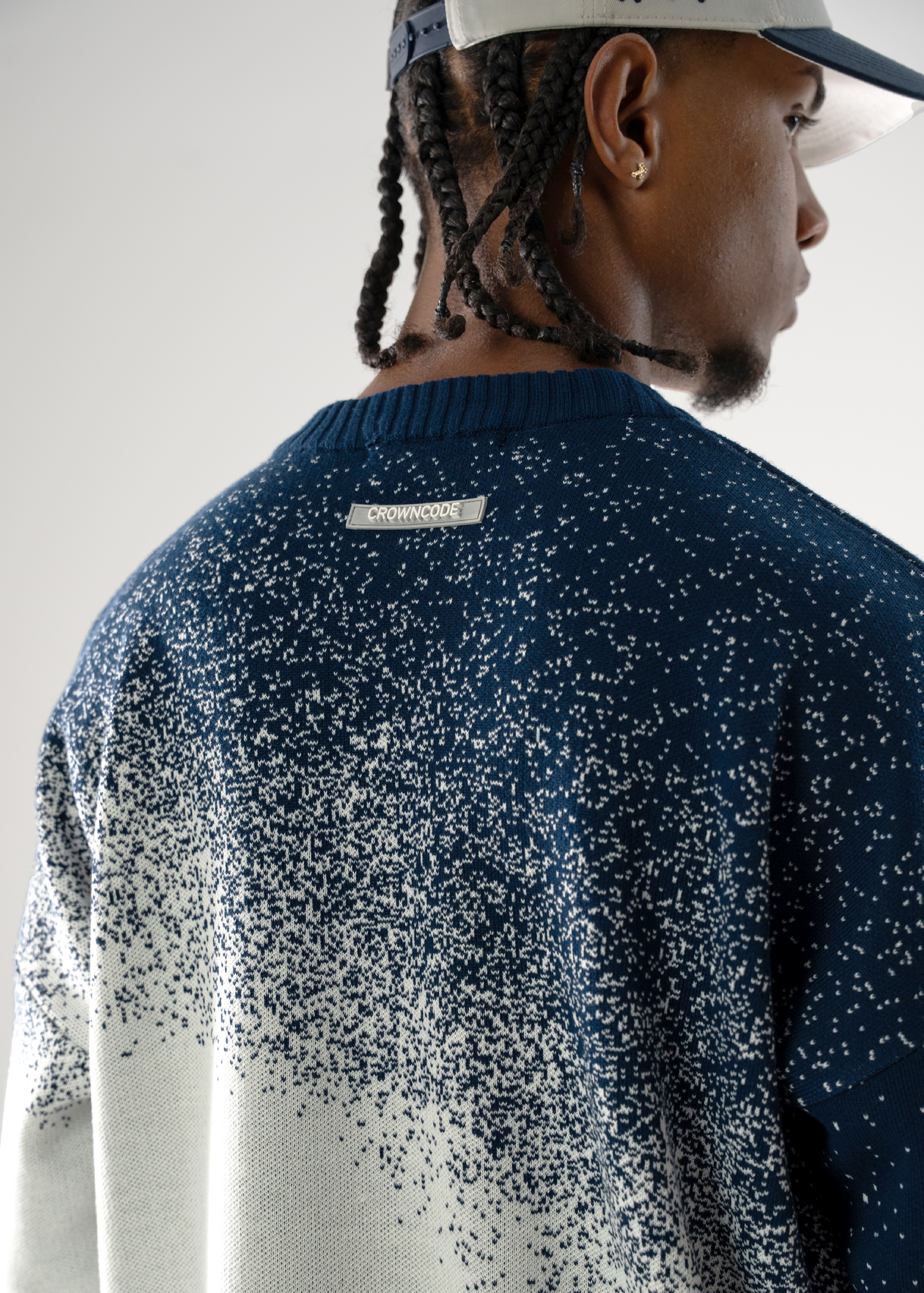 GRADIENT KNITWEAR SWEATER - AZUL OSCURO Y BLANCO