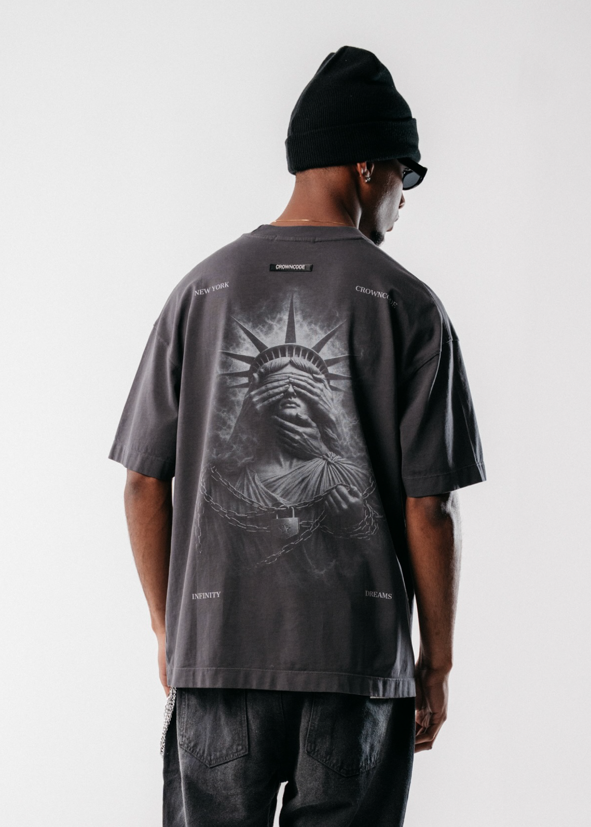 CAMISETA EMPIRE - GRIS OSCURO