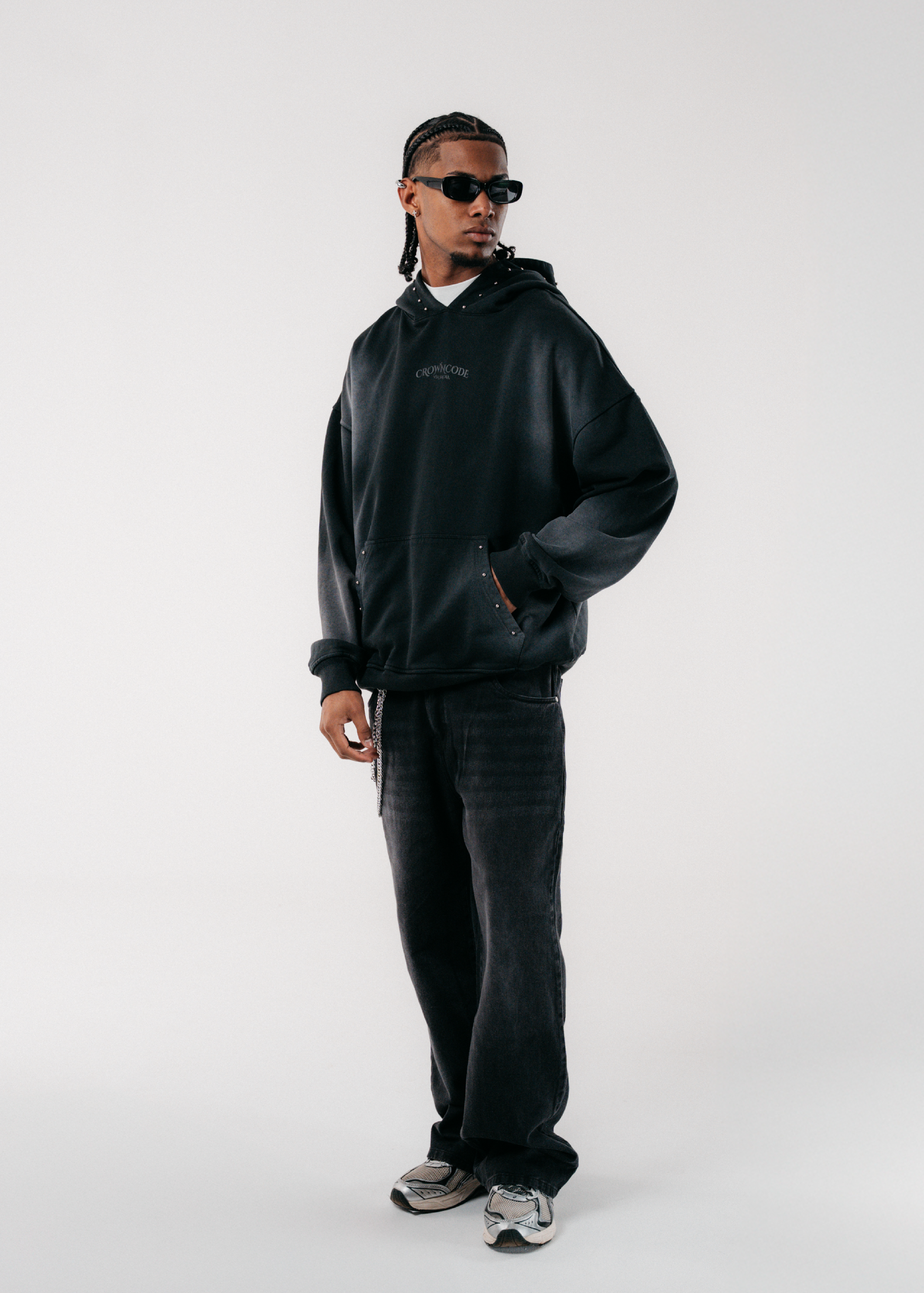 HOODIE CROSS REIGN - NEGRO DESGASTADO