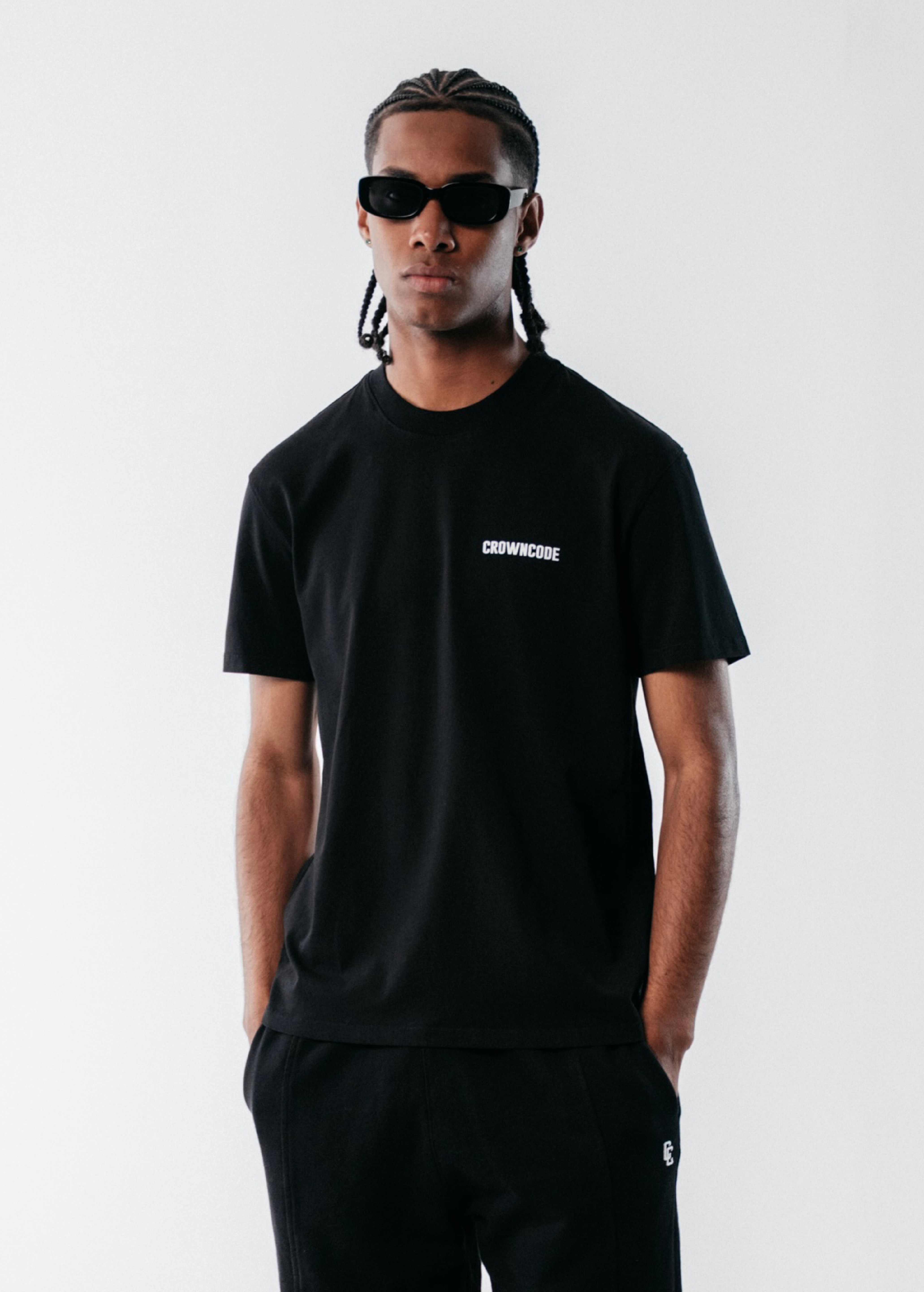 CAMISETA REGULAR FIT BÁSICA - NEGRA