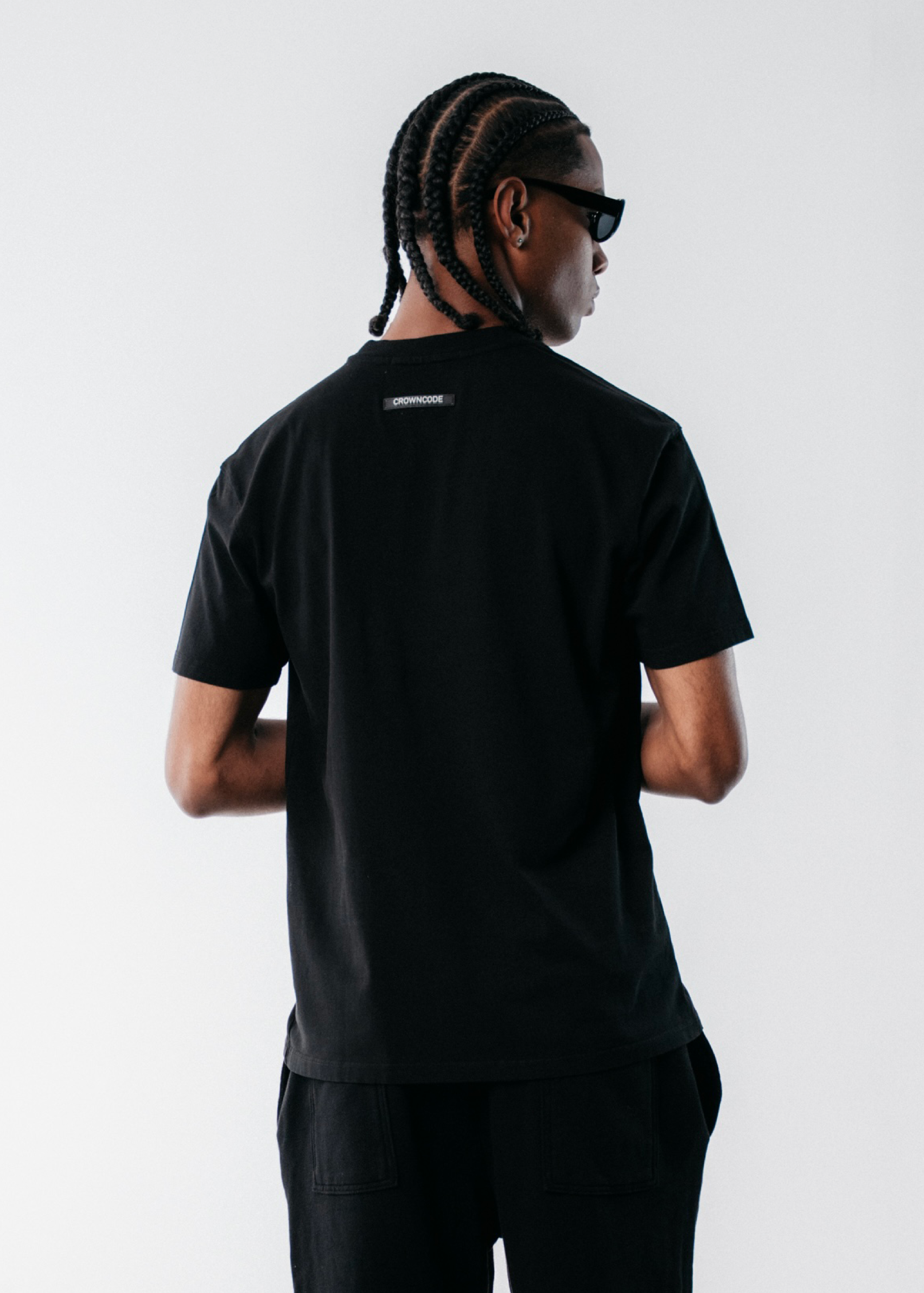 CAMISETA REGULAR FIT BÁSICA - NEGRA