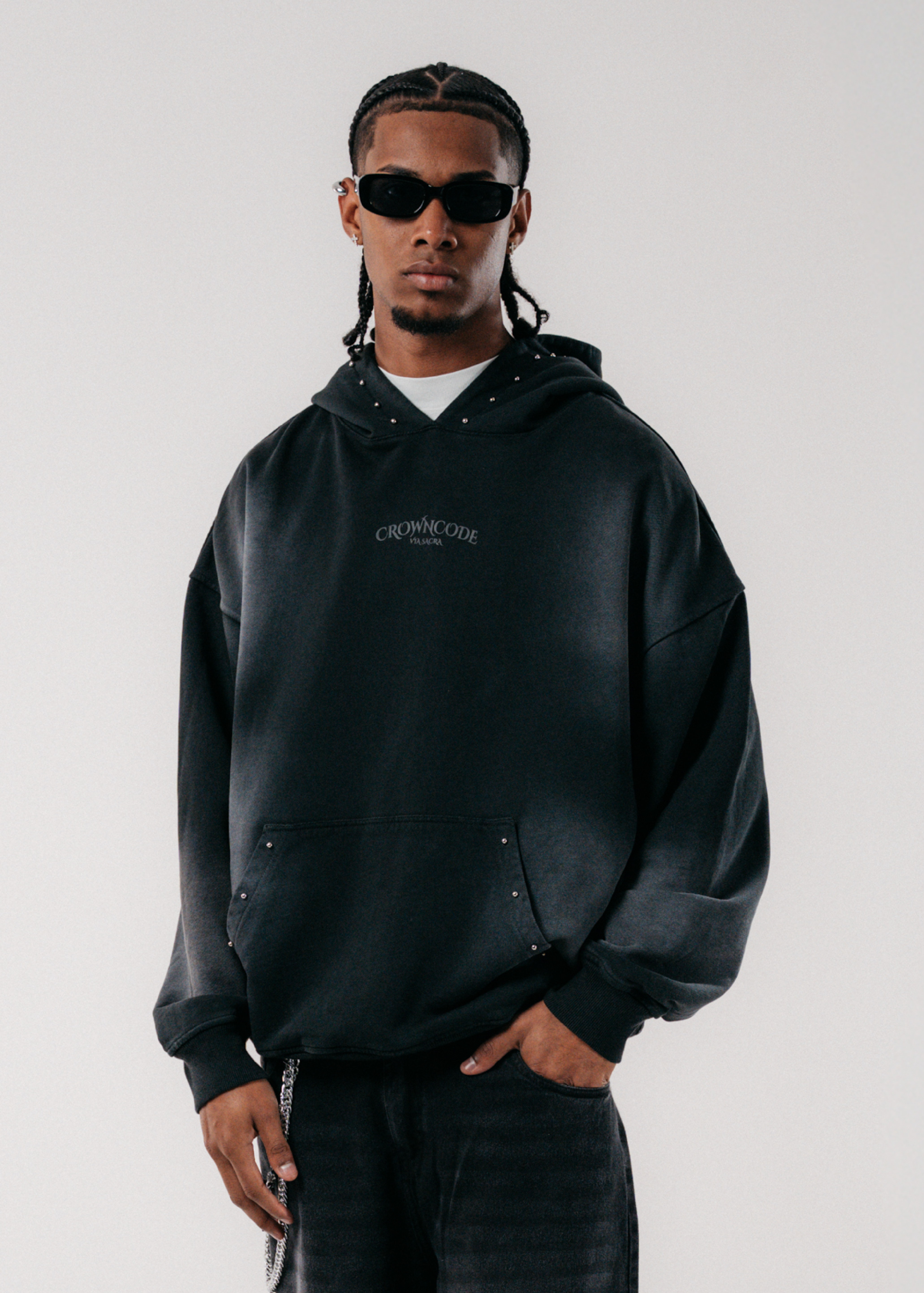 HOODIE CROSS REIGN - NEGRO DESGASTADO