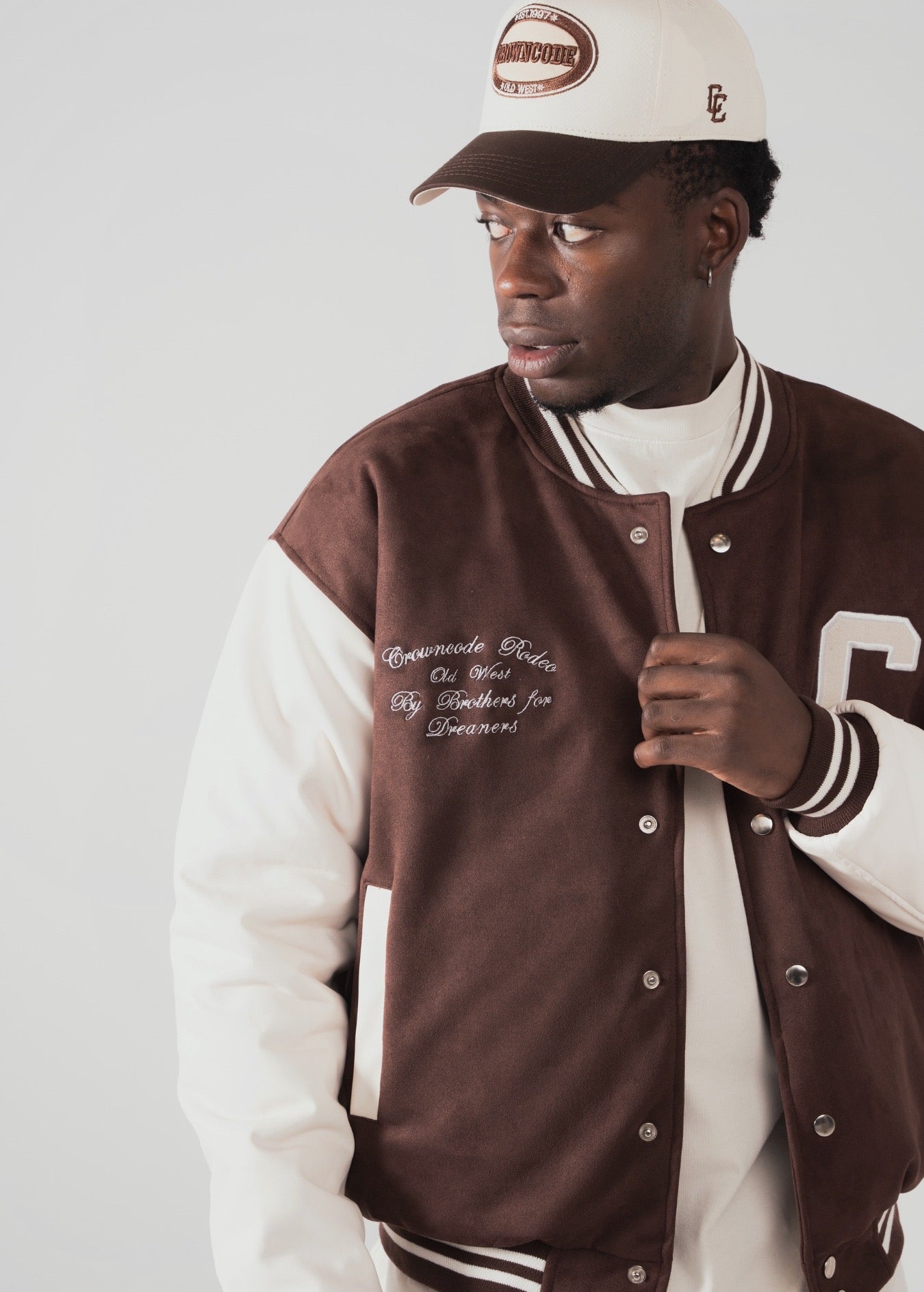 VARSITY JACKET - CAFE CHOCOLATE Y CREMA