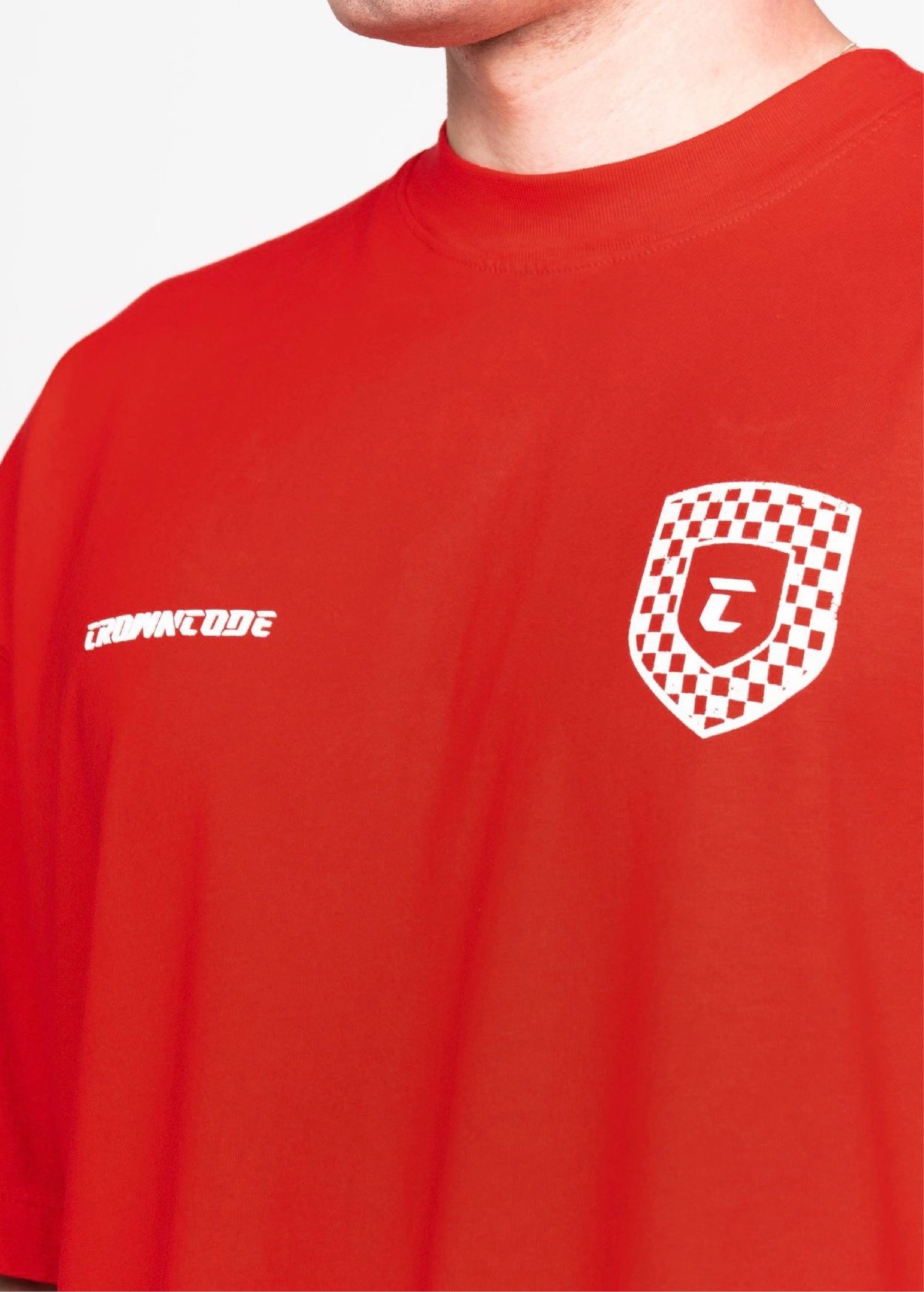 CAMISETA RACING LOGO BADGE - ROJO CHERRY