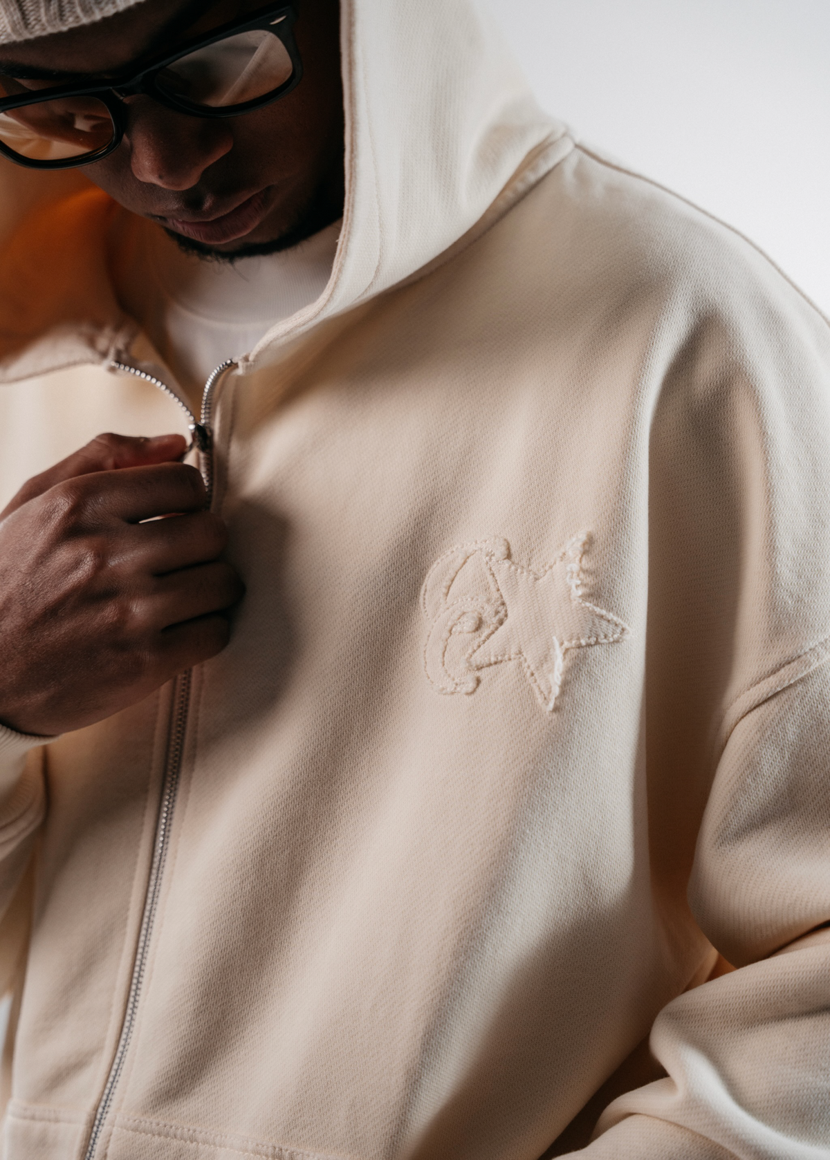 DOBLE ZIP HOODIE SIGNATURE STAR - CREMA