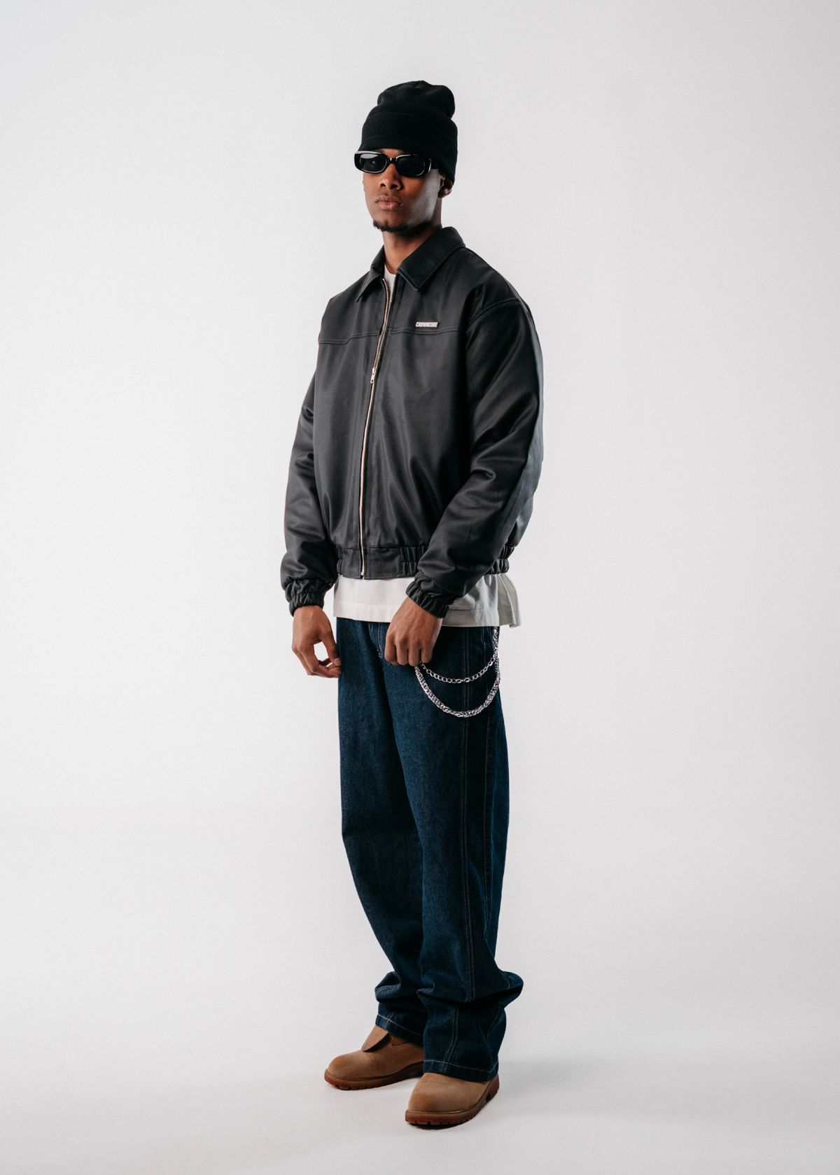 EMBLEM FAUX LEATHER BOMBER JACKET - NEGRO
