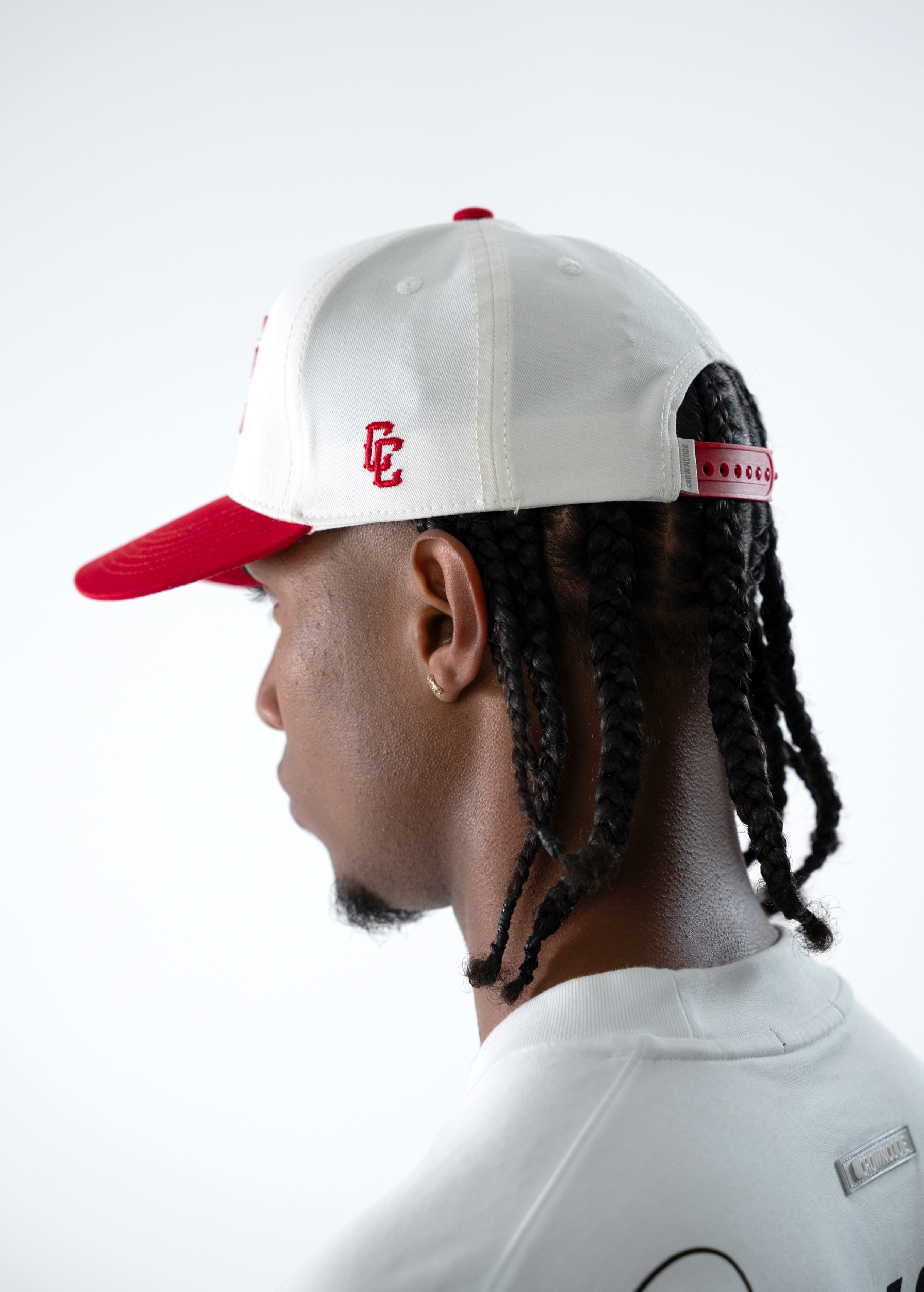 GORRA MONOGRAM LEAGUE - CREMA Y ROJO