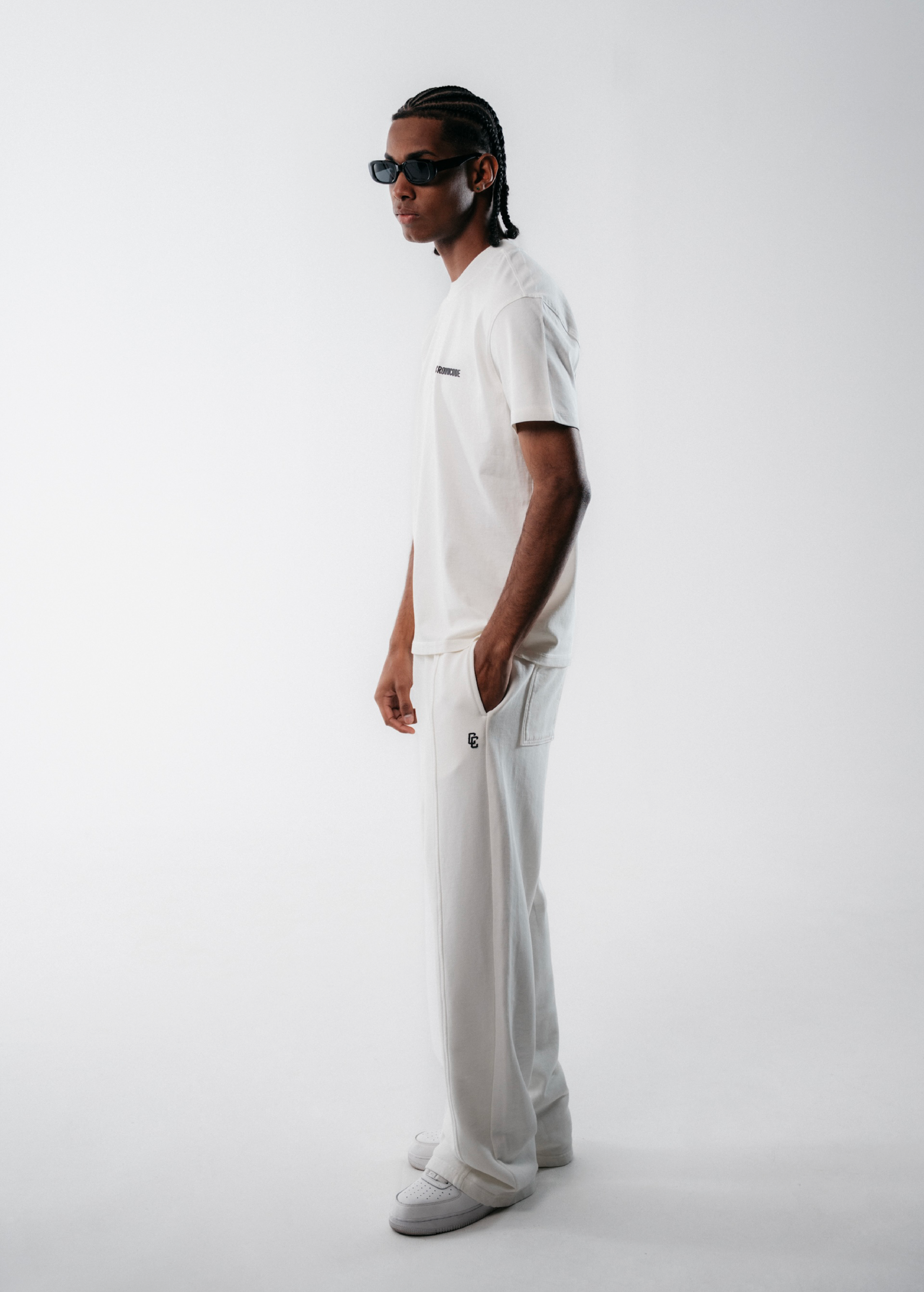 CAMISETA REGULAR FIT BÁSICA - OFF WHITE